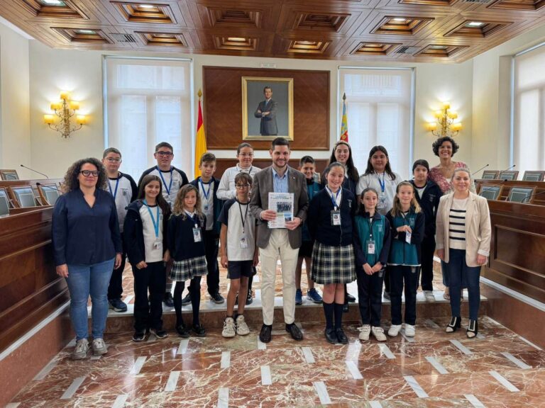 Nuestro periódico escolar llega al Ayuntamiento de Gandía