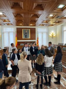 Entrega del Periódico del colegio MAS Calderón al alcalde de Gandia